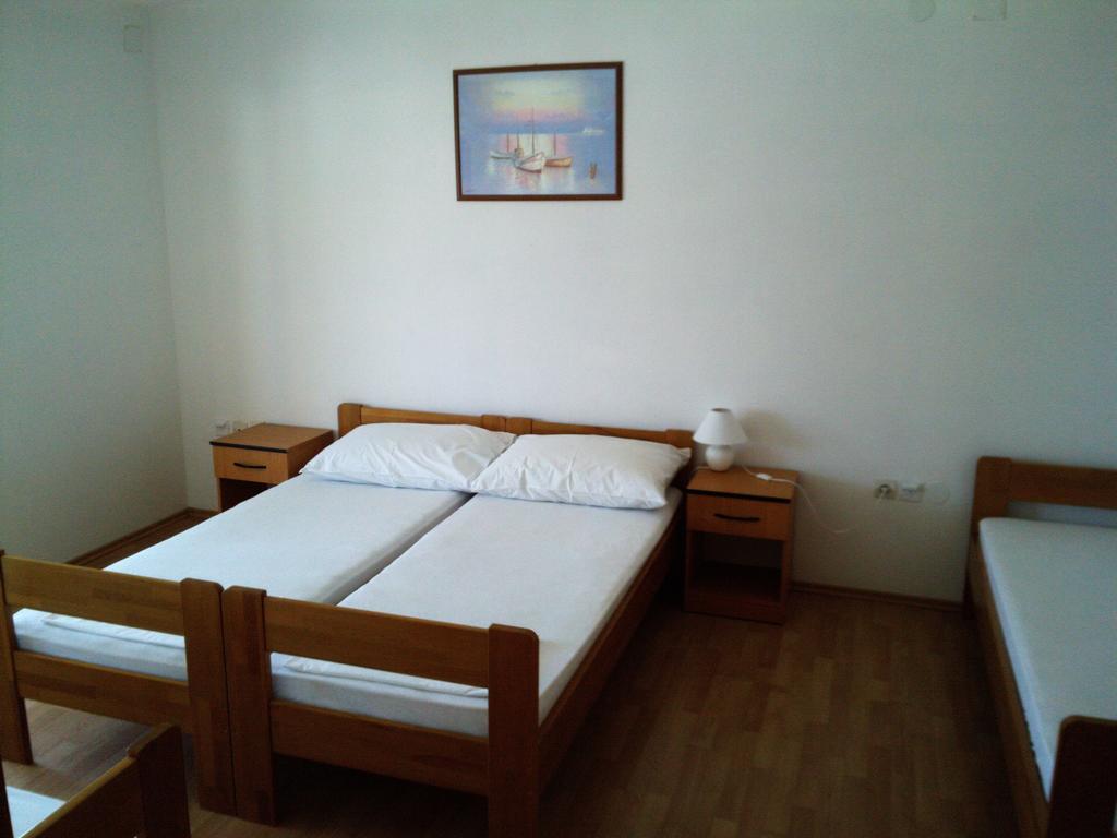 Apartments Keti Pag Town Quarto foto